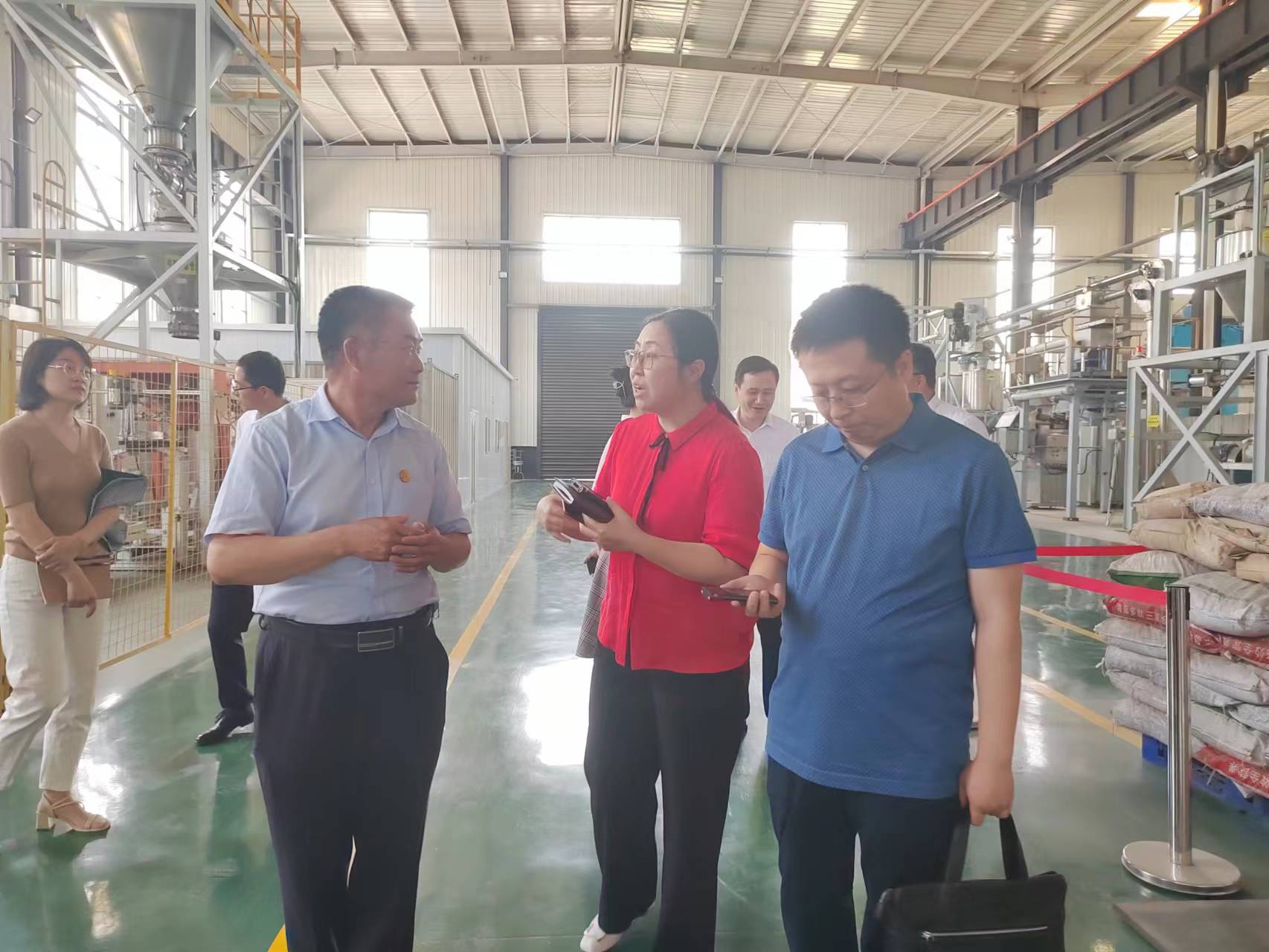 大眾日?qǐng)?bào)社來(lái)我公司采訪報(bào)道