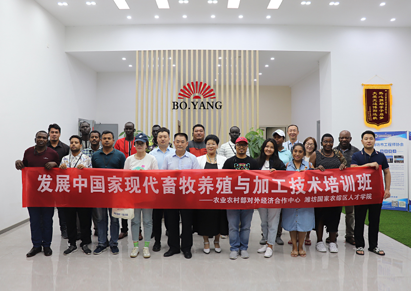 國家農(nóng)業(yè)部發(fā)展中國家現(xiàn)代畜牧養(yǎng)殖培訓(xùn)班到博陽機械考察