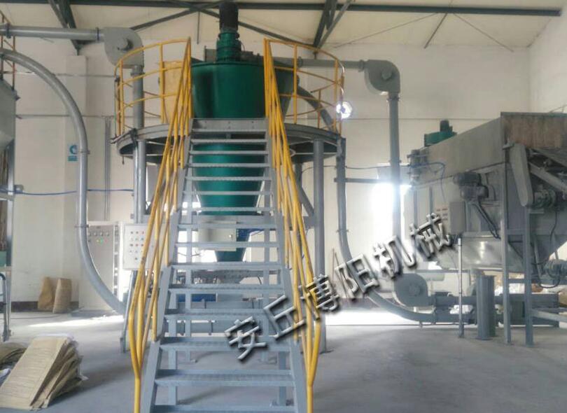 粉煤灰自動(dòng)拆包機(jī)在設(shè)計(jì)上有什么優(yōu)點(diǎn)？