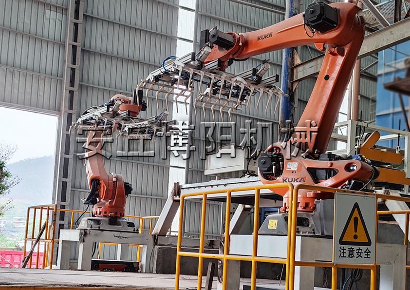 尿素自動裝車碼垛機(jī)提高物流效率的同時(shí)降低物流成本