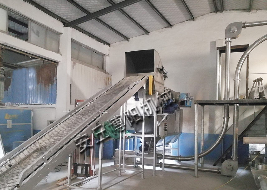 鈦白粉自動(dòng)拆包投料設(shè)備出現(xiàn)的意義？