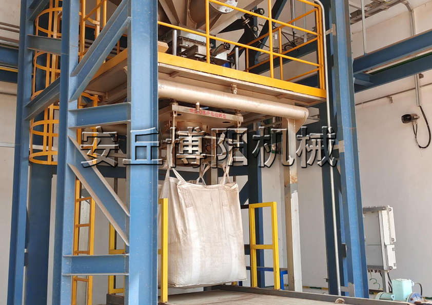 石墨粉噸袋包裝機(jī)為什么得了廣大用戶的喜愛？