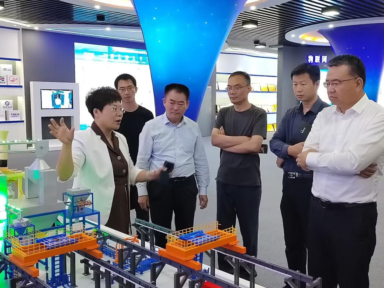 山東省輕工聯(lián)社處長劉民安蒞臨博陽機械考察調研