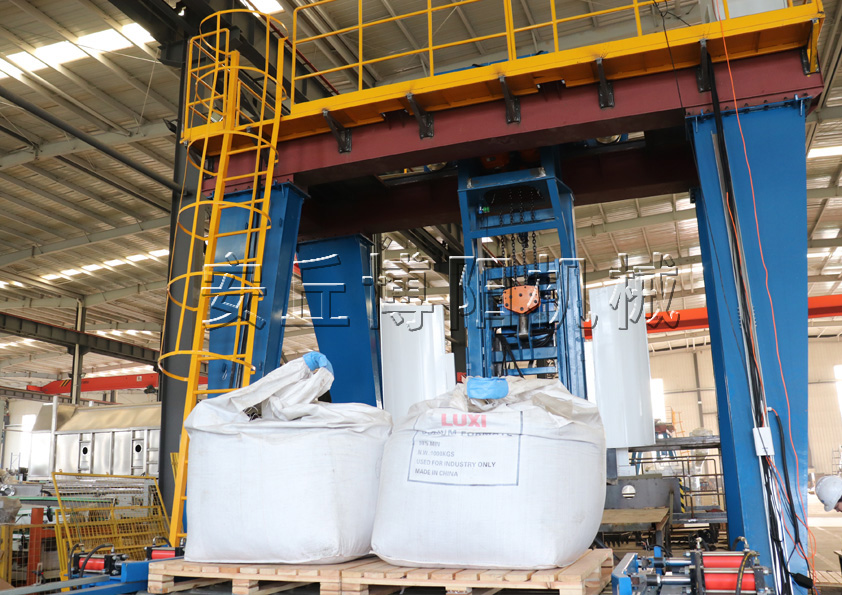 橡膠助劑噸袋全自動(dòng)裝車機(jī)的工作流程是什么？