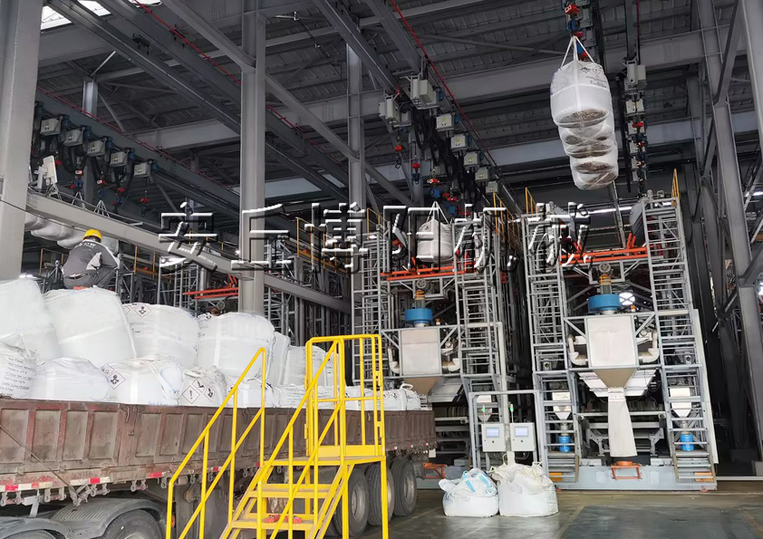 鋰電行業(yè)全自動噸包拆包機的技術(shù)特點是什么？