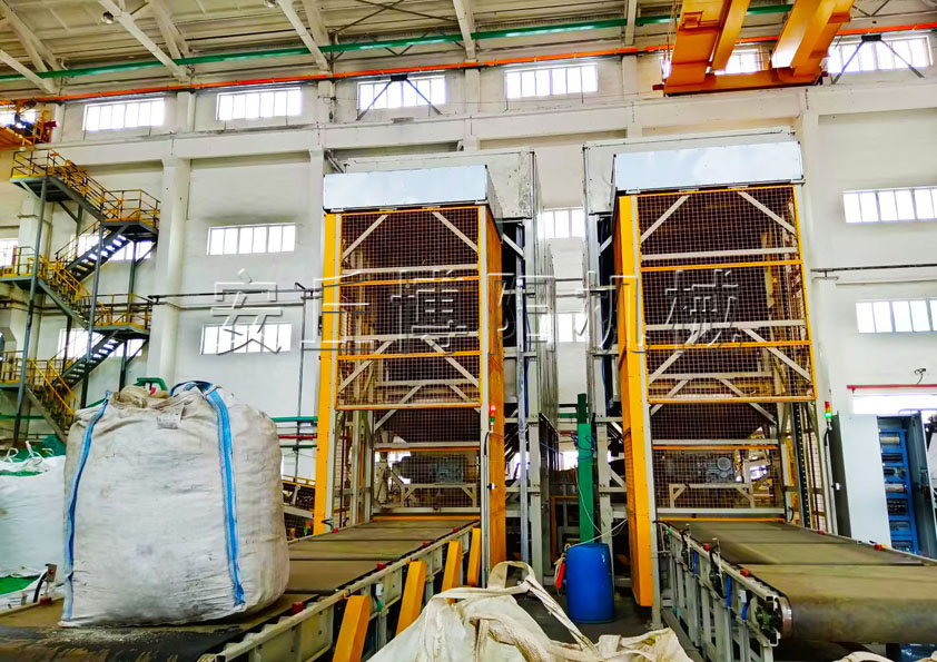 聚合硫酸鐵全自動(dòng)噸袋拆包機(jī)的特點(diǎn)和應(yīng)用行業(yè)有哪些?