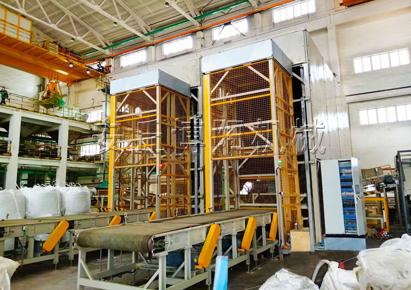 碳素顆粒全自動噸袋破包機與半自動相比有哪些優(yōu)勢？